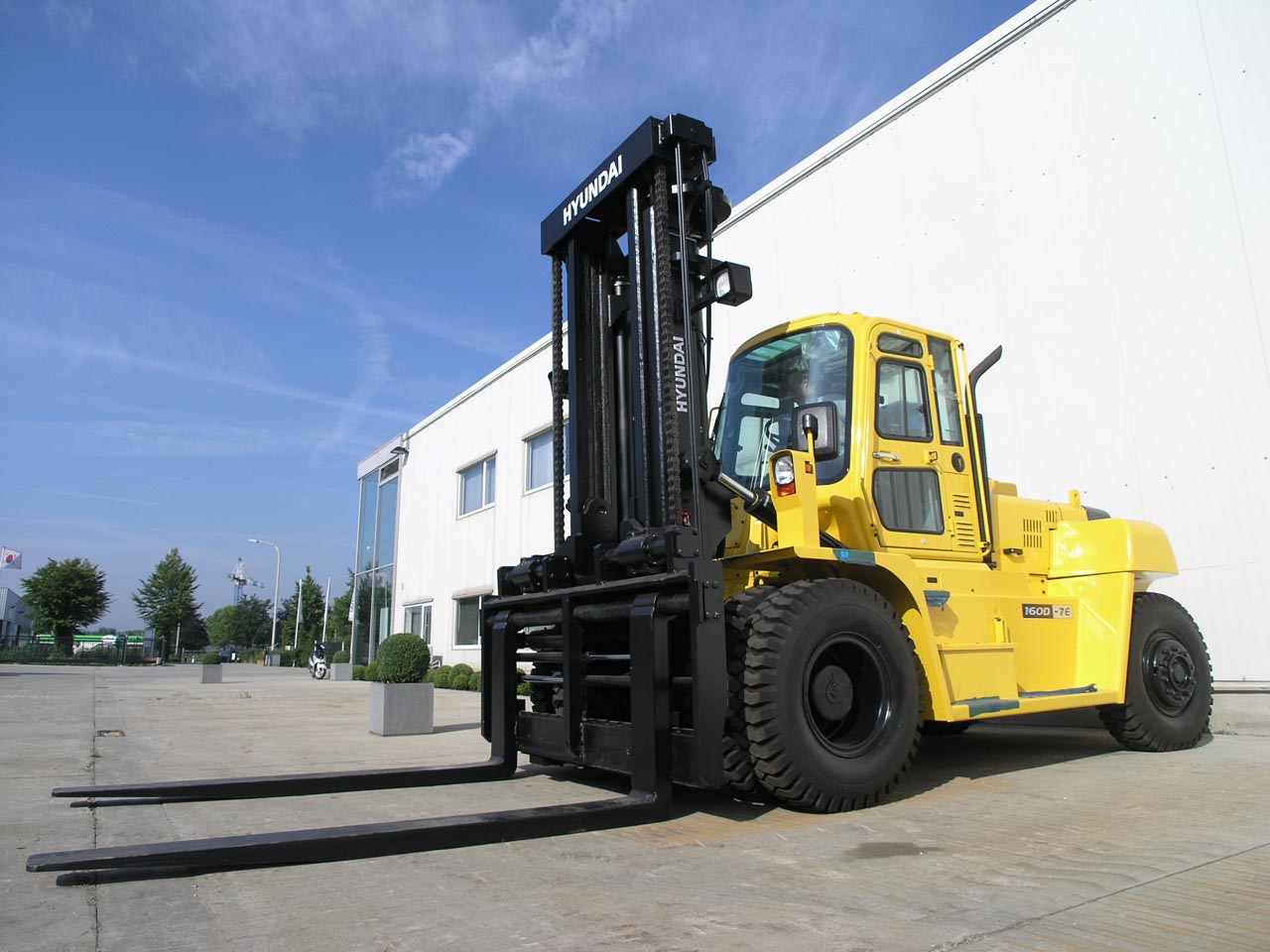 Дизельный вилочный погрузчик Hyundai 160D-7E